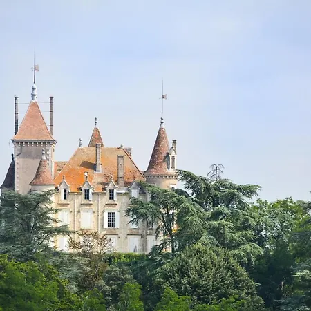 Chateau De Cadres