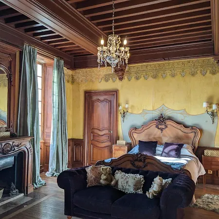 Chateau De Cadres