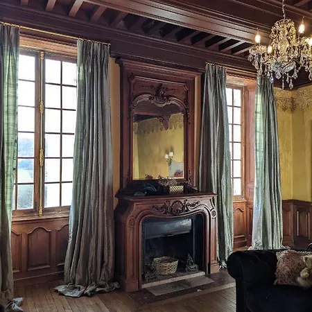 Chateau De Cadres Hotel